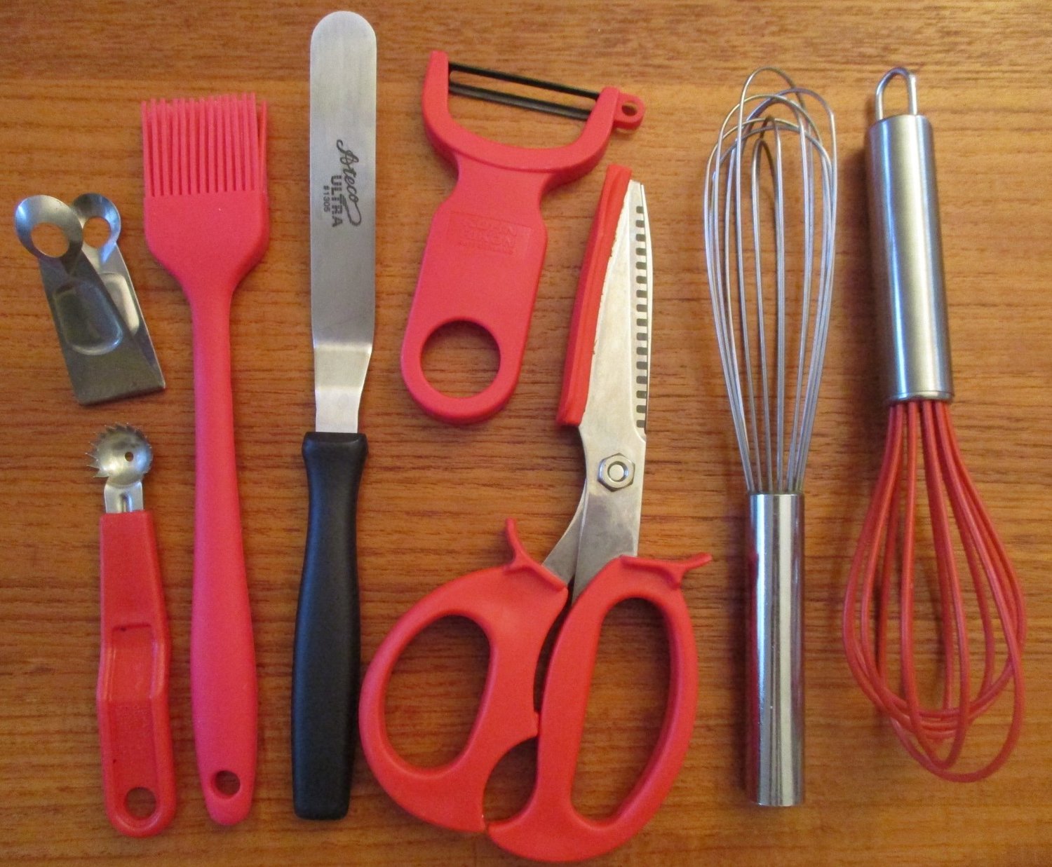 TRR photos by Jude Waterson
Pictured are a strawberry huller, tiny serrated spoon, basting brush, off-set spatular, veggie peeler, kitchen shears, and whisks.