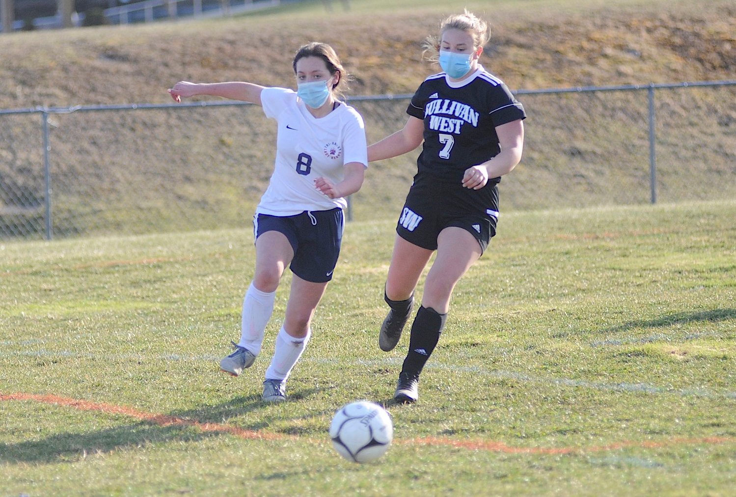 Eyes on the distant goal. Tri-Valley’s Clare Verbert and Sullivan West’s Laura Smith.