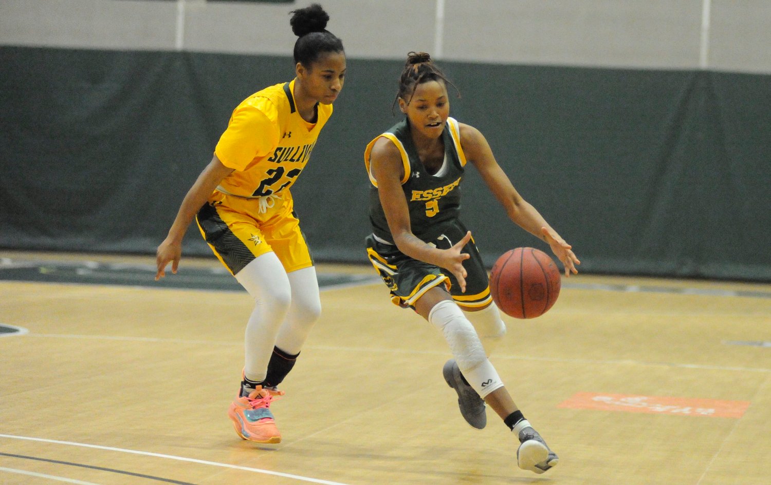 Hot pursuit. SUNY Sullivan’s Anisa Perry closes in on Essex’s Jakira Coar, the game’s leading scorer with 23 points including 5 three-pointers.